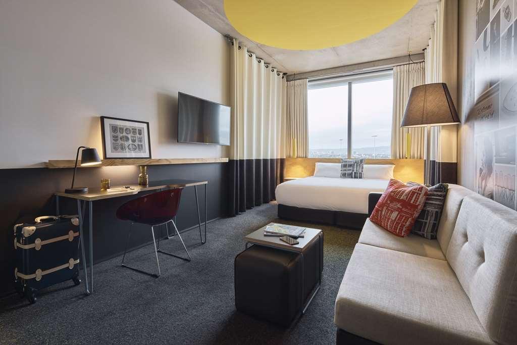 Atura Adelaide Airport Hotel Room photo